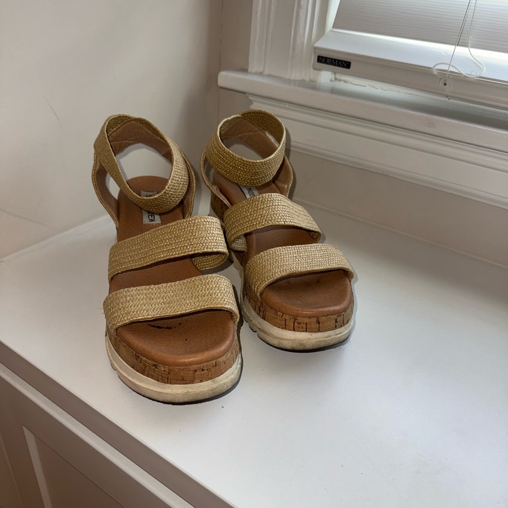 Steve Madden Beige Platform Sandals